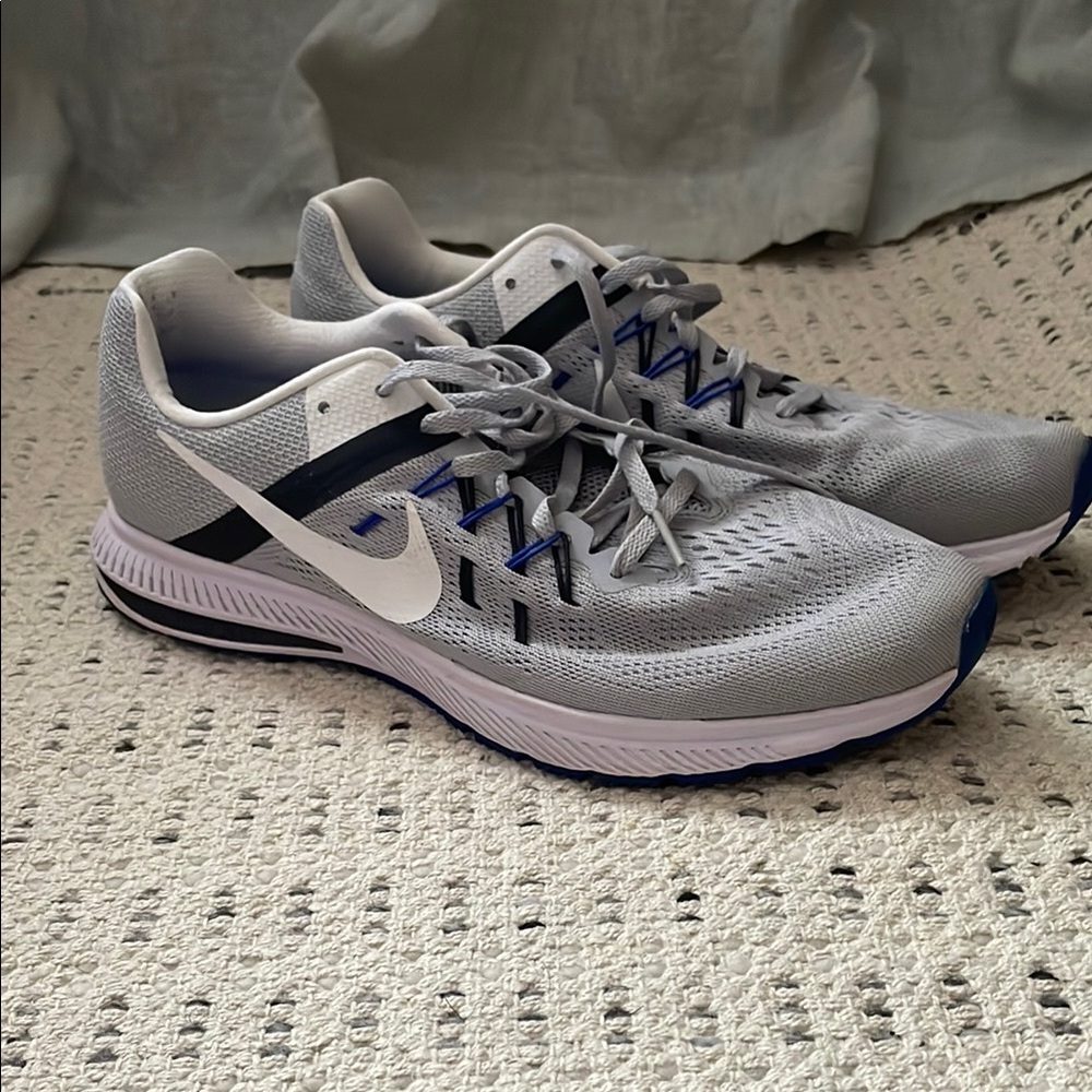 Nike Gray and White Athletic Shoes with Cushioned Midsole